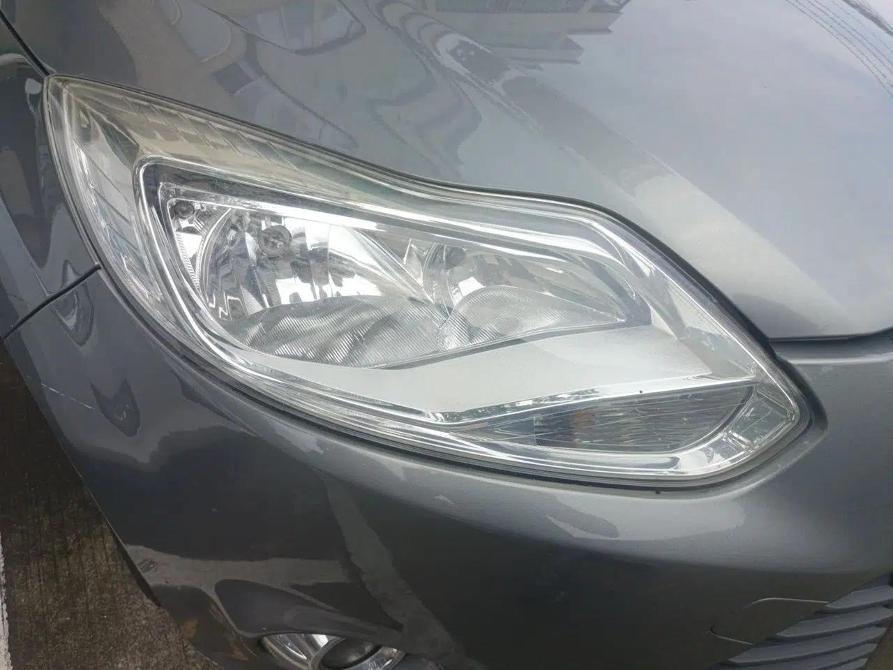 Ford Focus 2012 Sedan 1.6L Manual Fashion Edition — миниатюра 7
