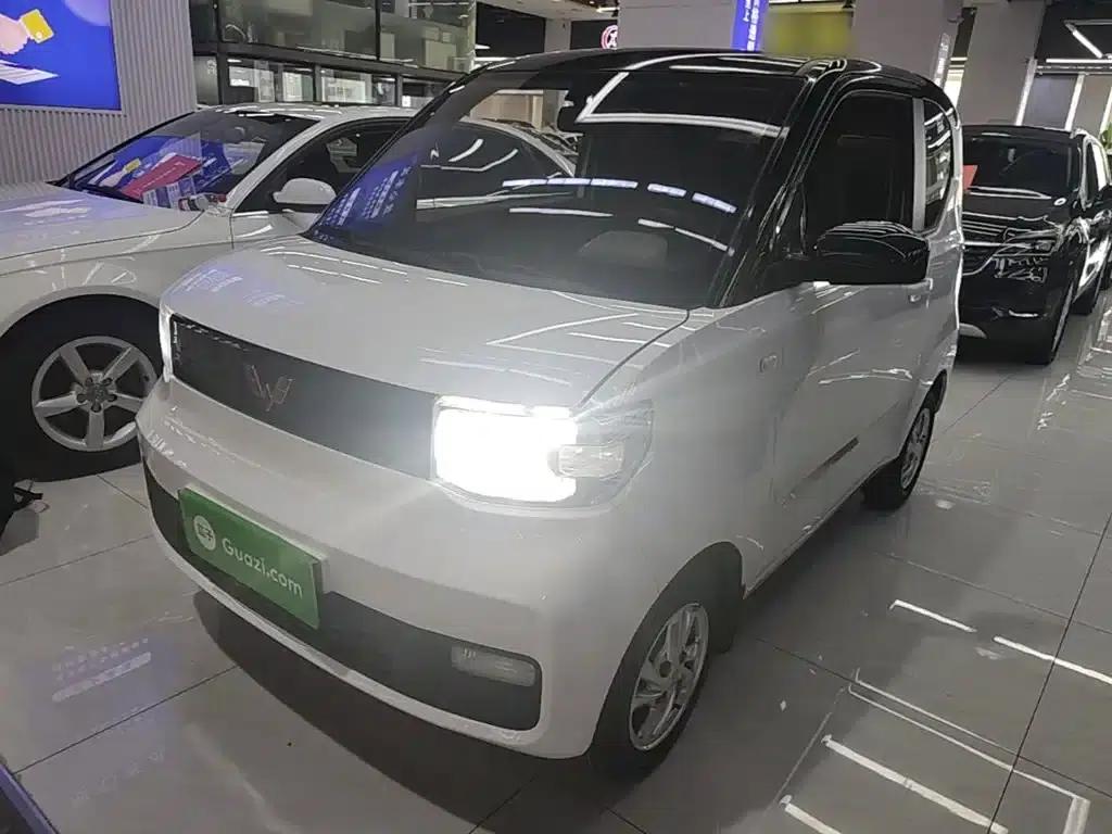 Hongguang MINIEV 2020 Enjoy Edition (Lithium Iron Phosphate) — миниатюра 2