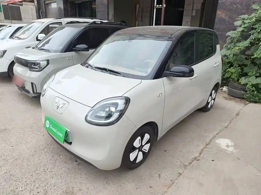 Hongguang MINIEV 2025 Fourth Generation Four-Door Premium+ Edition — миниатюра 1