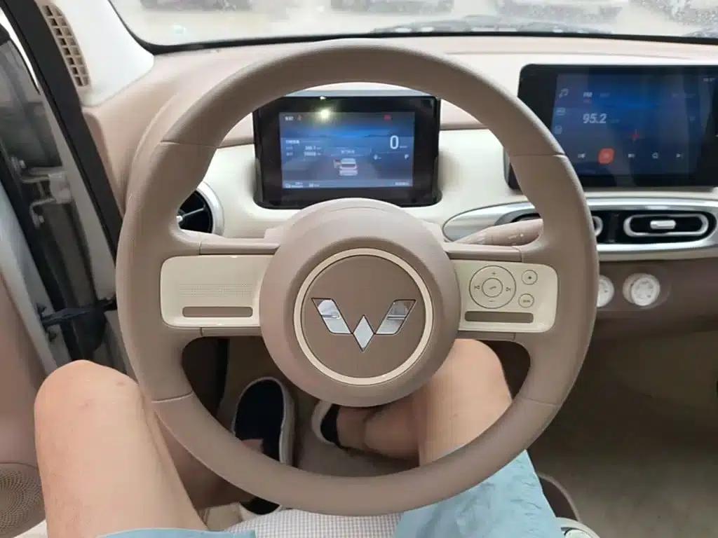 Hongguang MINIEV 2025 Fourth Generation Four-Door Premium+ Edition — миниатюра 11