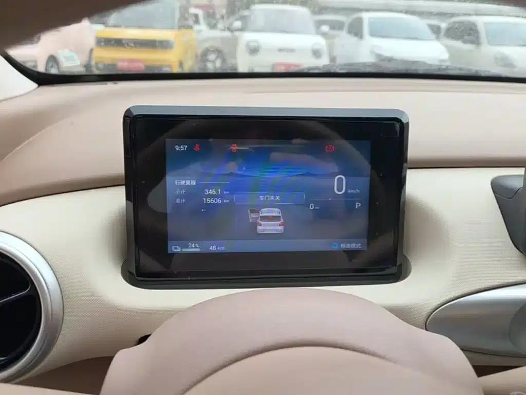 Hongguang MINIEV 2025 Fourth Generation Four-Door Premium+ Edition — миниатюра 12