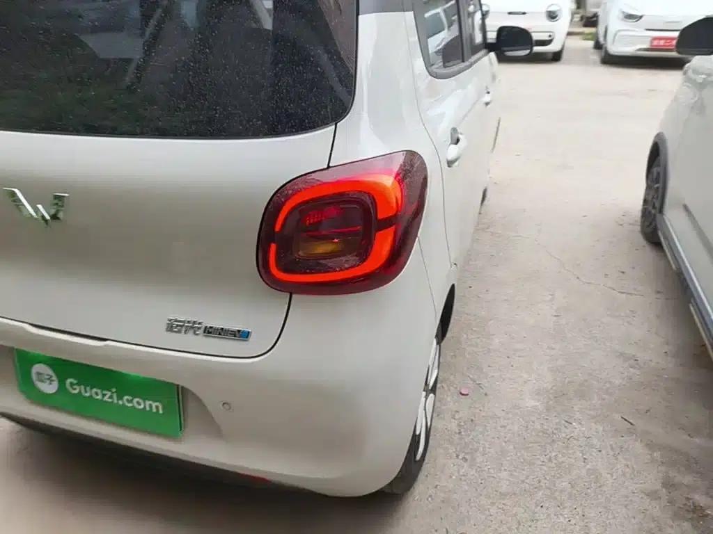 Hongguang MINIEV 2025 Fourth Generation Four-Door Premium+ Edition — миниатюра 8