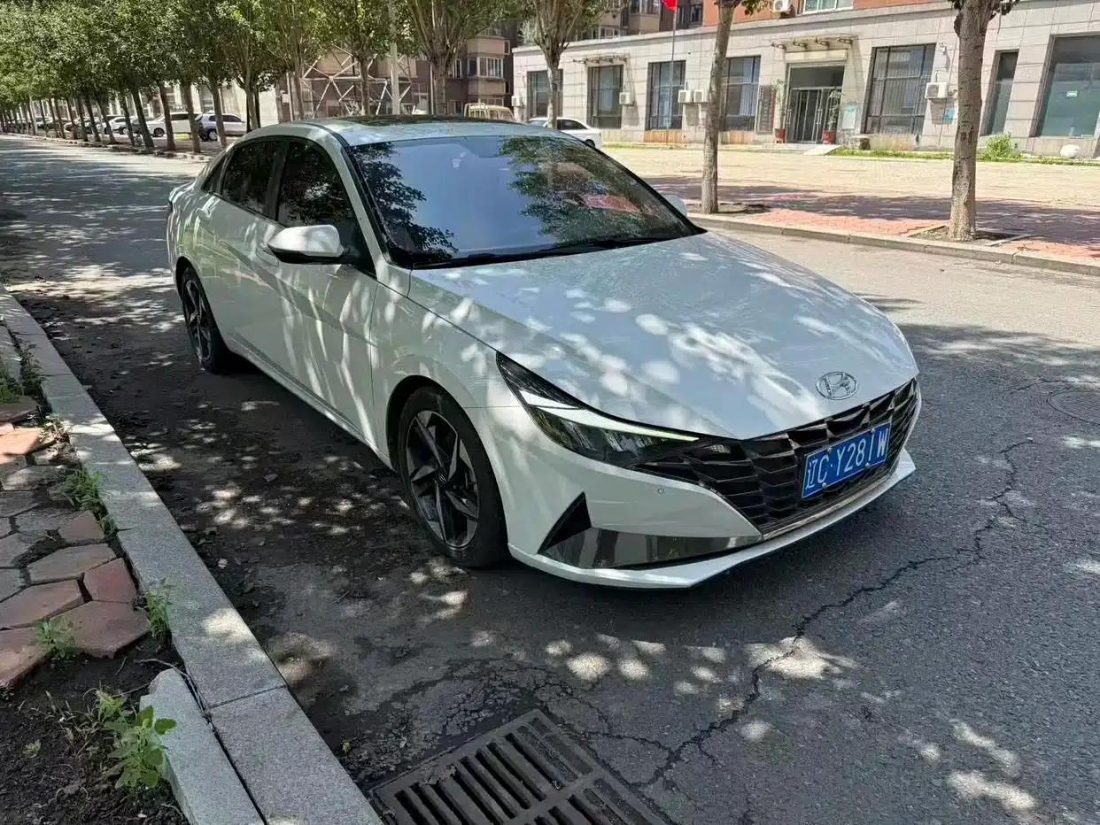Hyundai Elantra 2022 1.5L CVT GLX Elite Edition — миниатюра 3