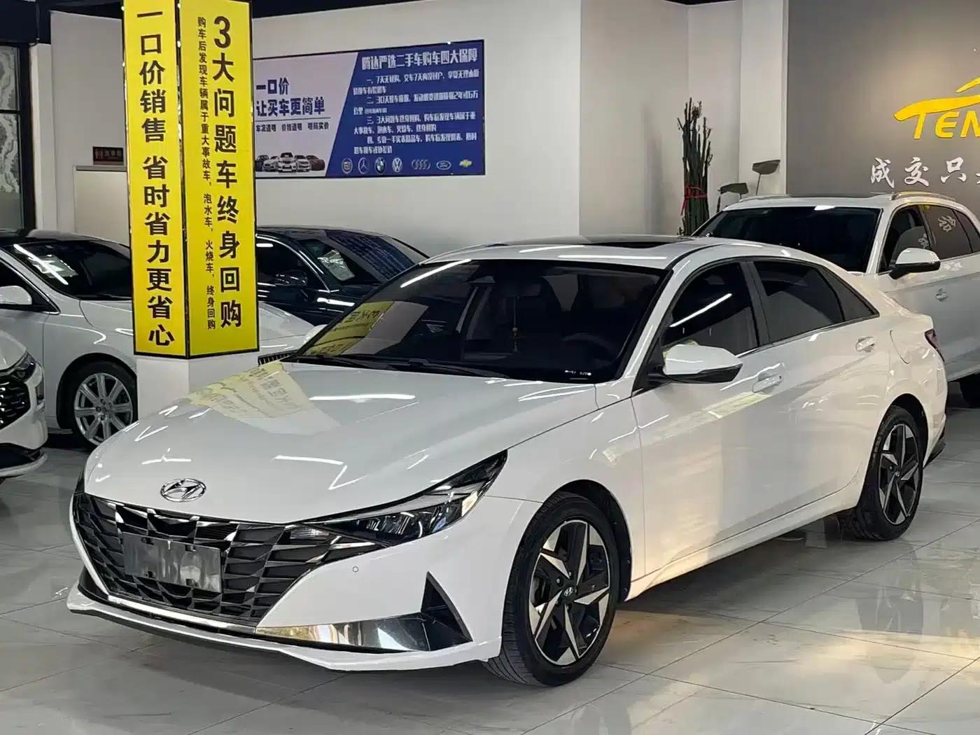 Hyundai Elantra 2021 1.5L CVT LUX Premium Edition — миниатюра 1