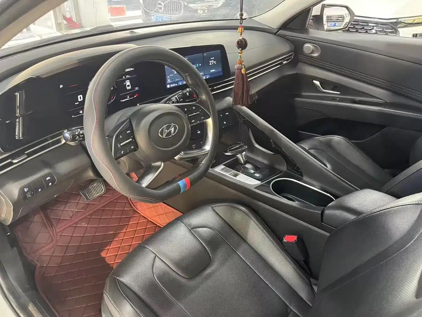 Hyundai Elantra 2021 1.5L CVT LUX Premium Edition — миниатюра 7