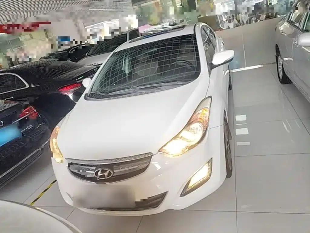 Hyundai Elantra 2015 1.6L Automatic Premium Edition — миниатюра 3