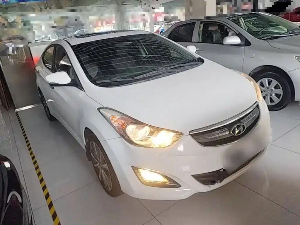 Hyundai Elantra 2015 1.6L Automatic Premium Edition — миниатюра 4