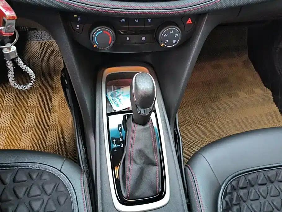 Chevrolet Cruze 2020 Mild Hybrid RS 330T Automatic Comfort Edition — миниатюра 16