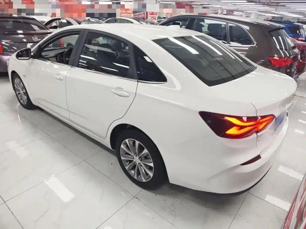 Chevrolet Cruze 2020 320 Automatic Comfort Edition — миниатюра 5