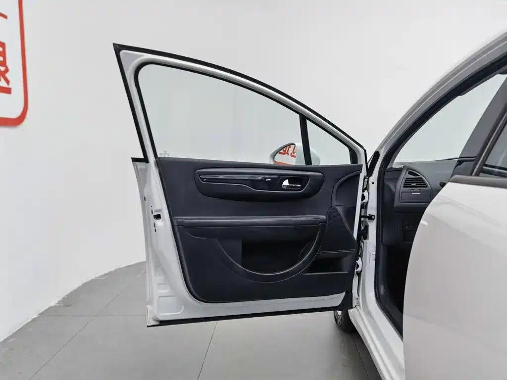 Citroën C4 2013 Sedan 1.6L Manual Premium Edition — миниатюра 8