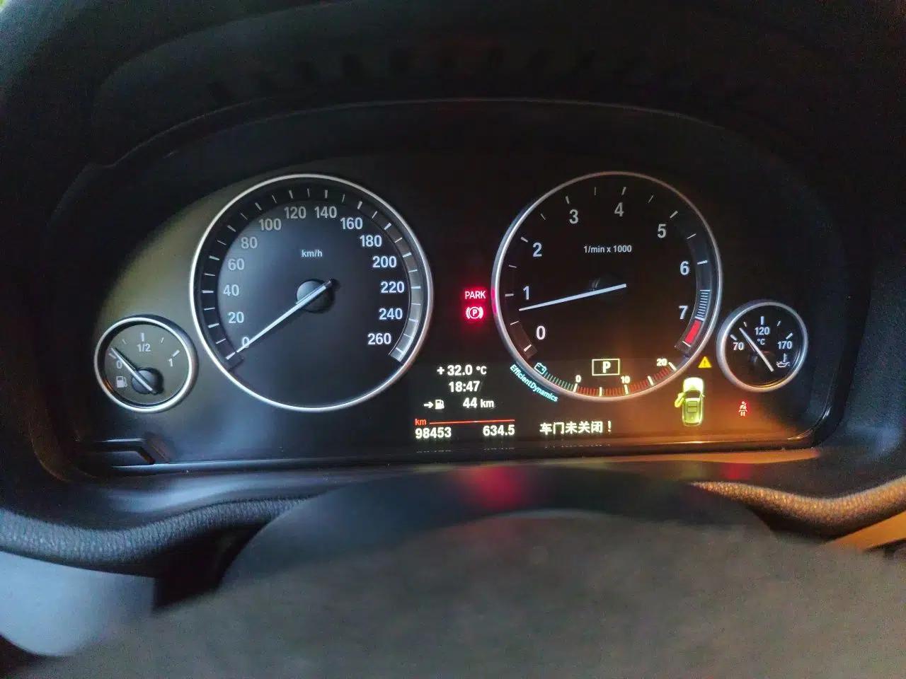 BMW X3 2013 Facelifted xDrive20i Luxury Edition — миниатюра 11