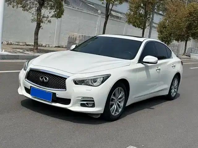 Infiniti Q50 2014 2.0T Luxury Edition