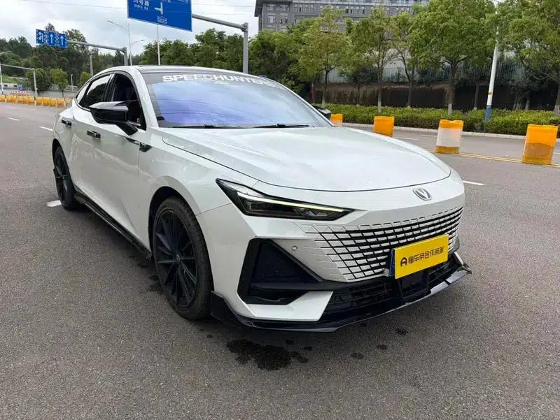 Changan UNI-V 2023 1.5T Premium Edition — миниатюра 3