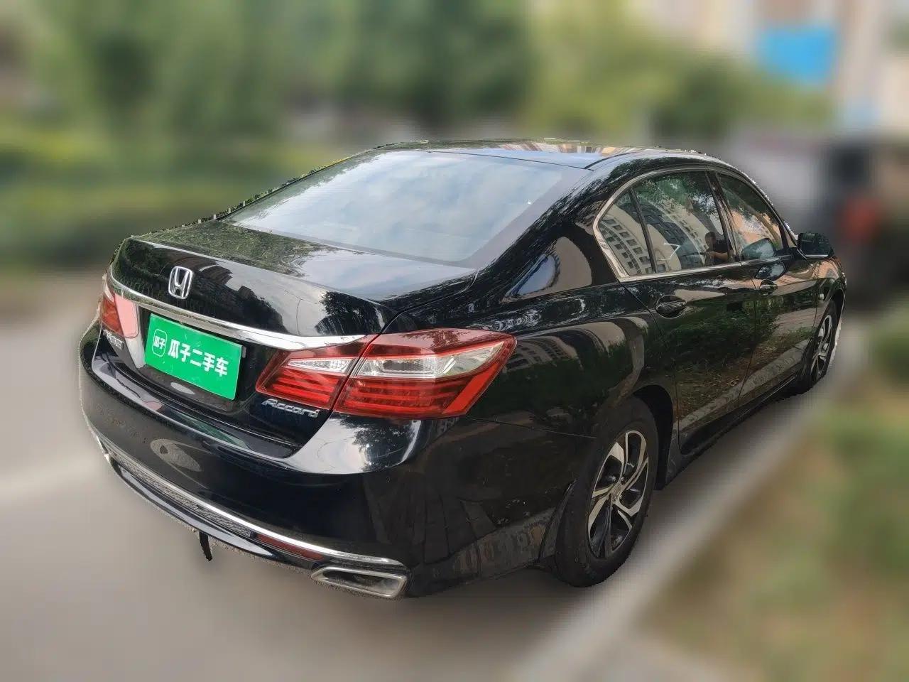 Honda Accord 2016 2.0L Comfort Edition — миниатюра 6