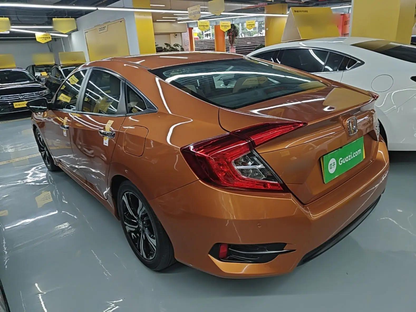 Honda Civic 2016 220TURBO CVT Prestige Edition — миниатюра 4