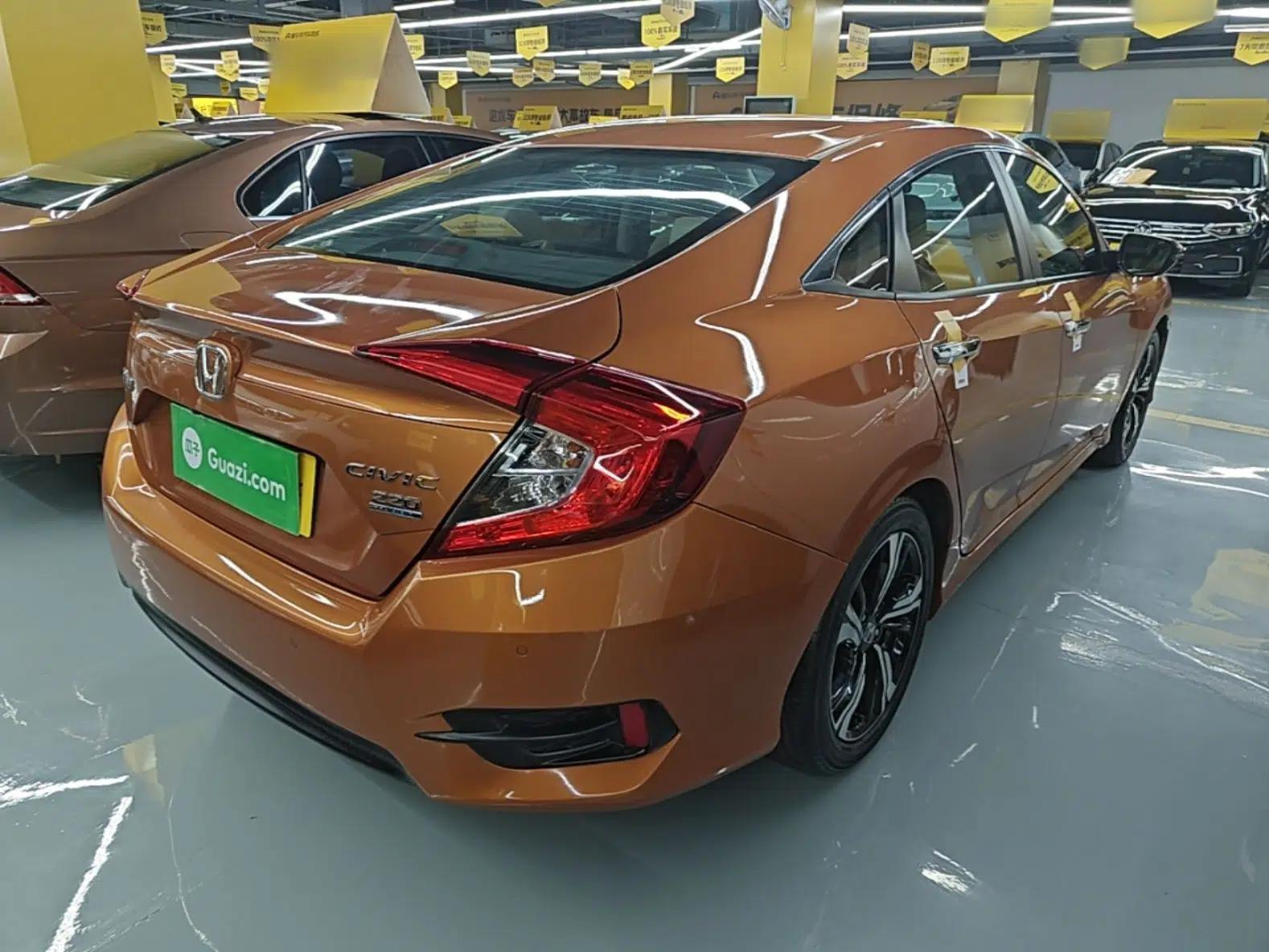 Honda Civic 2016 220TURBO CVT Prestige Edition — миниатюра 6