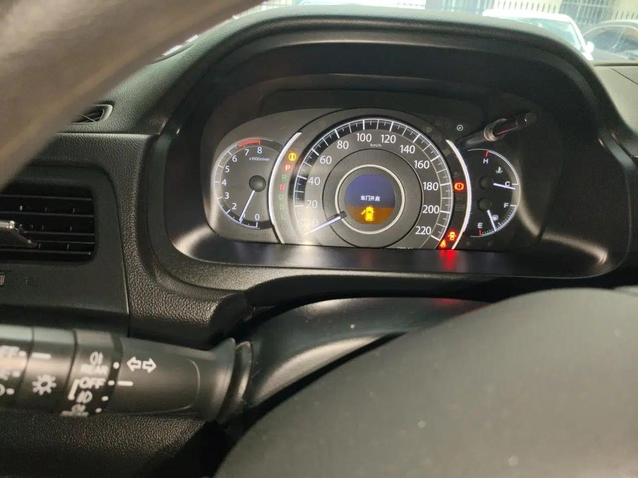 Honda CR-V 2015 2.0L two-wheel drive Fashion Edition — миниатюра 11