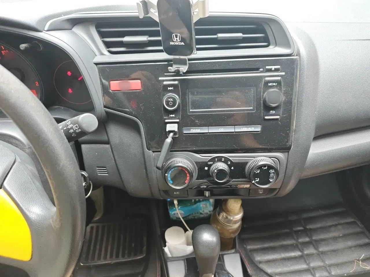 Honda Fit 2014 1.5L LX CVT Comfort Model — миниатюра 22