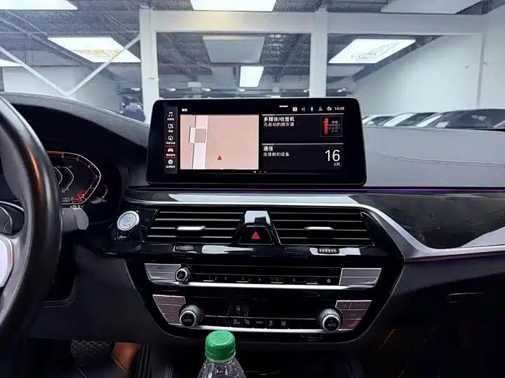 2021 BMW 5 Series 525Li M Sport Package — миниатюра 11