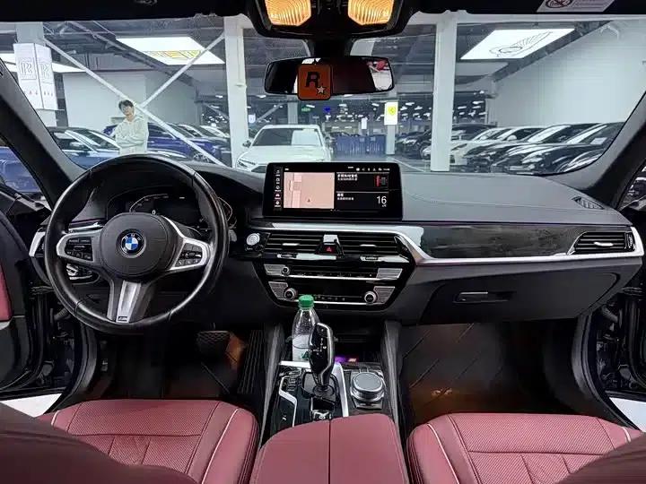 2021 BMW 5 Series 525Li M Sport Package — миниатюра 7