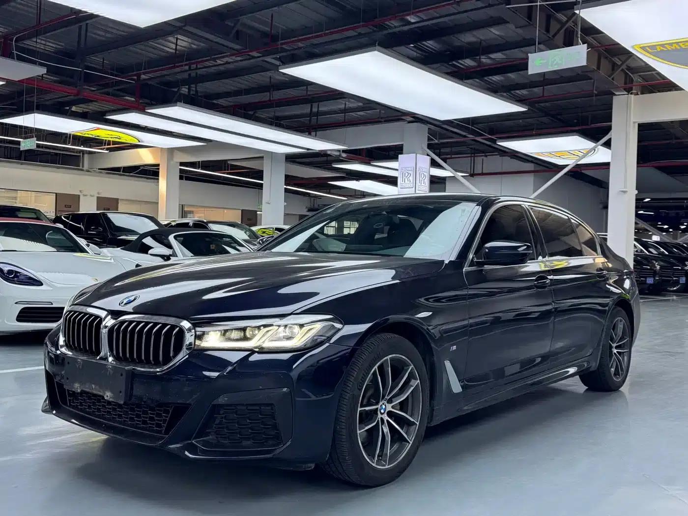 2021 BMW 5 Series 525Li M Sport Package — миниатюра 1