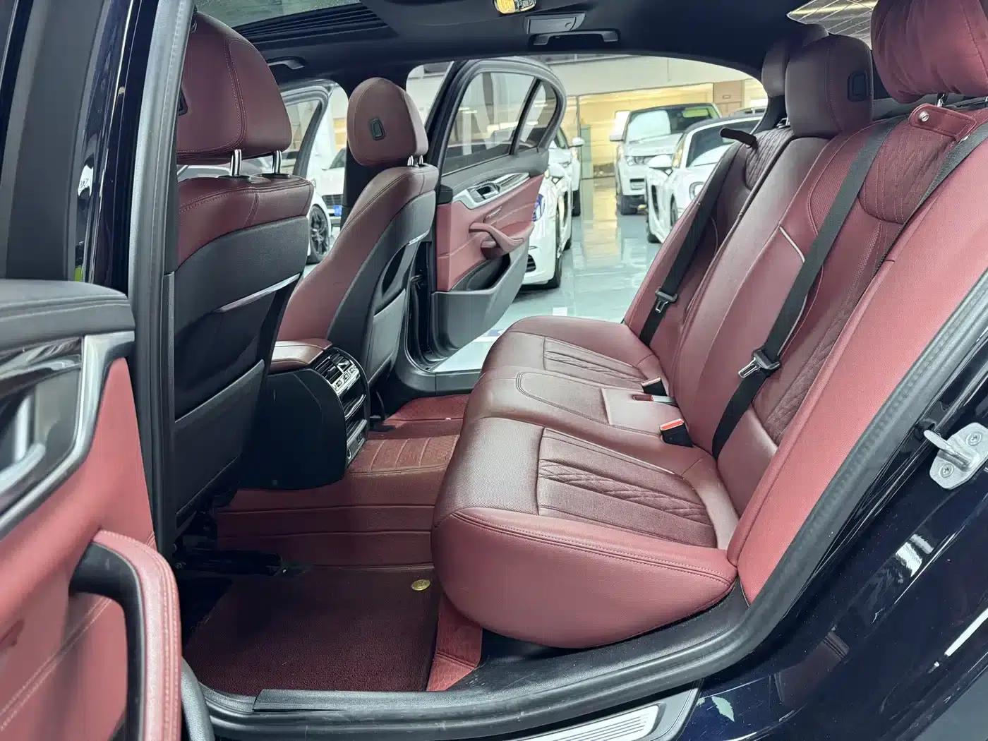 2021 BMW 5 Series 525Li M Sport Package — миниатюра 12