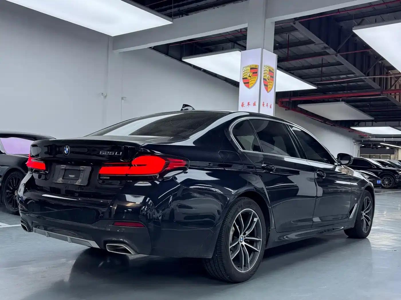 2021 BMW 5 Series 525Li M Sport Package — миниатюра 15