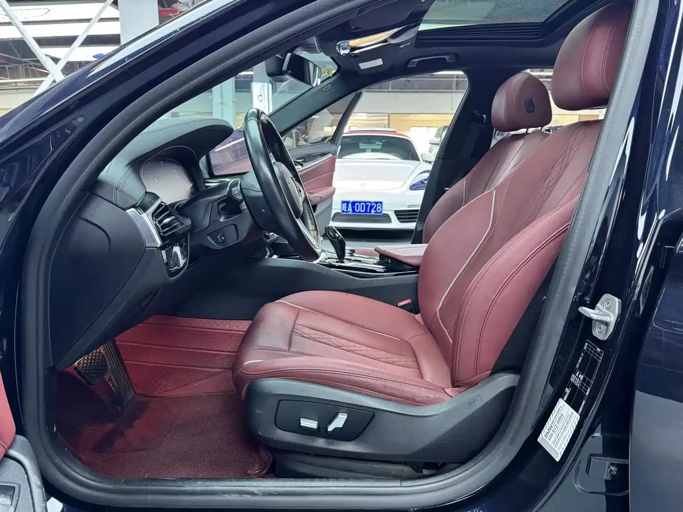 2021 BMW 5 Series 525Li M Sport Package — миниатюра 4