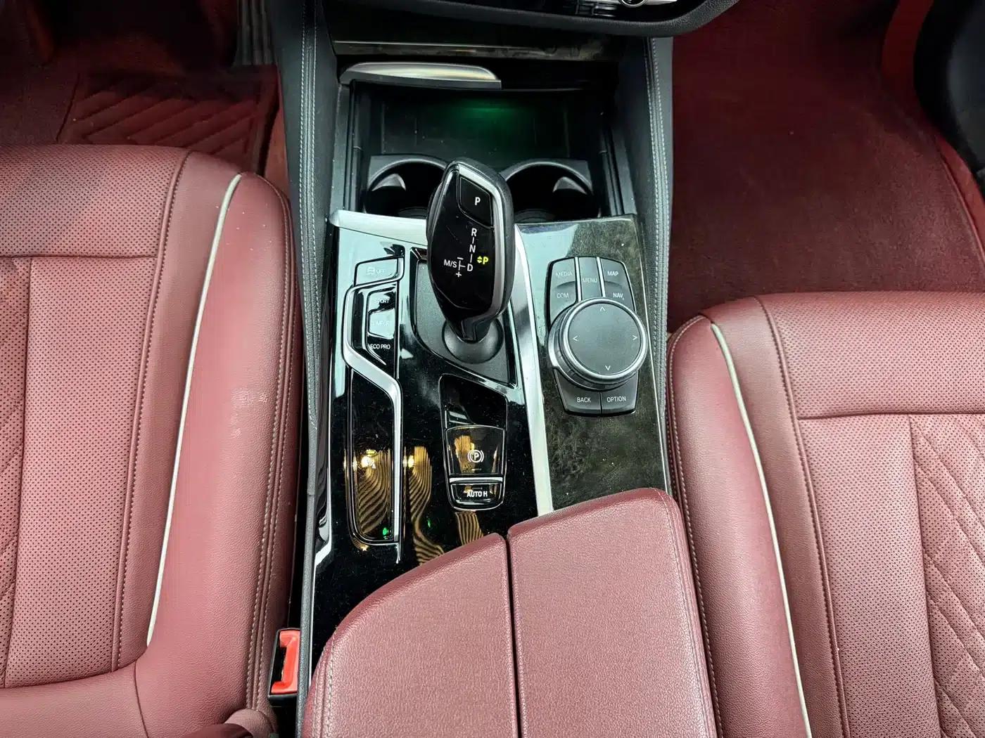 2021 BMW 5 Series 525Li M Sport Package — миниатюра 6