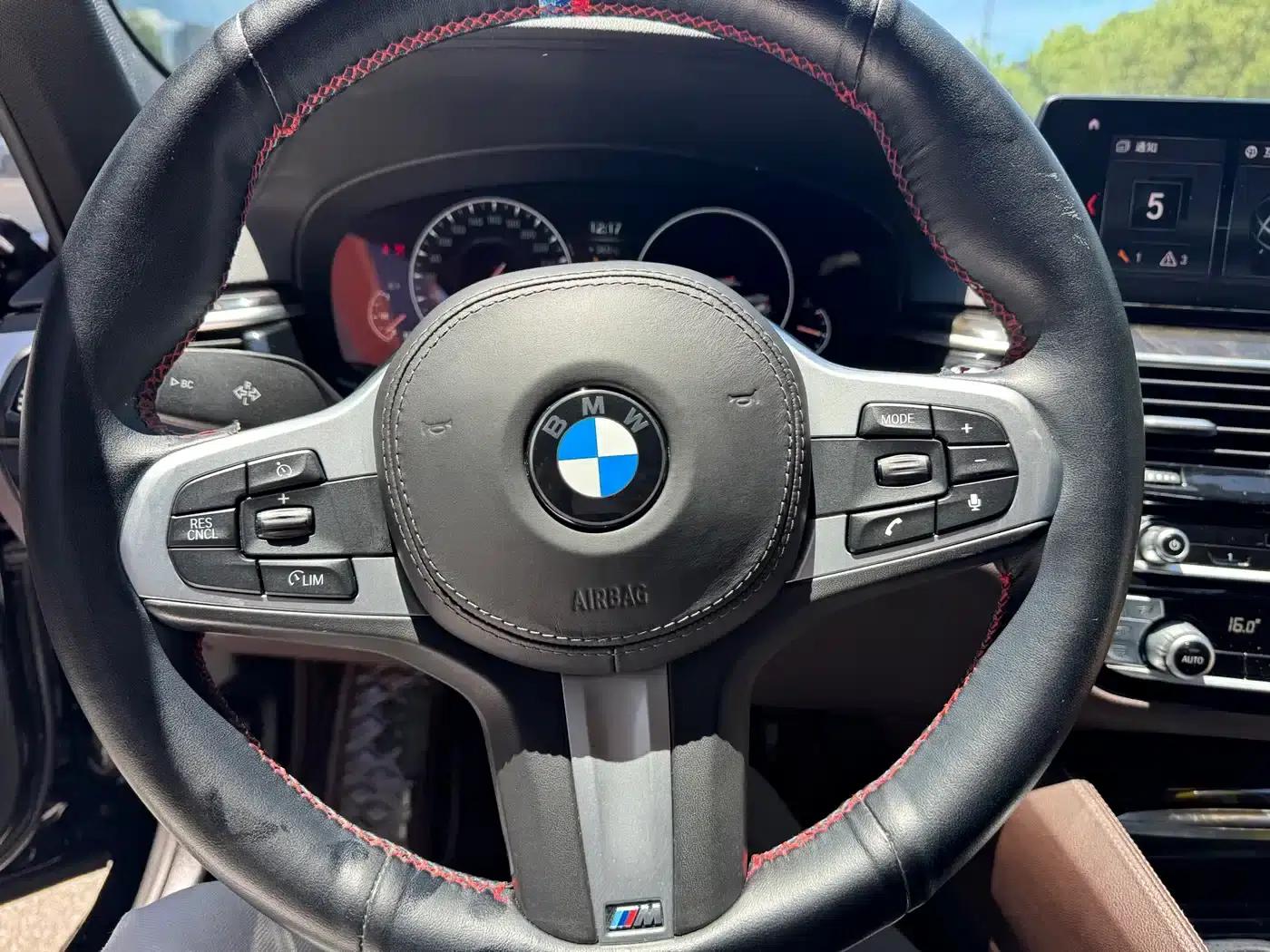 2019 BMW 5 Series 525Li M Sport Package — миниатюра 7