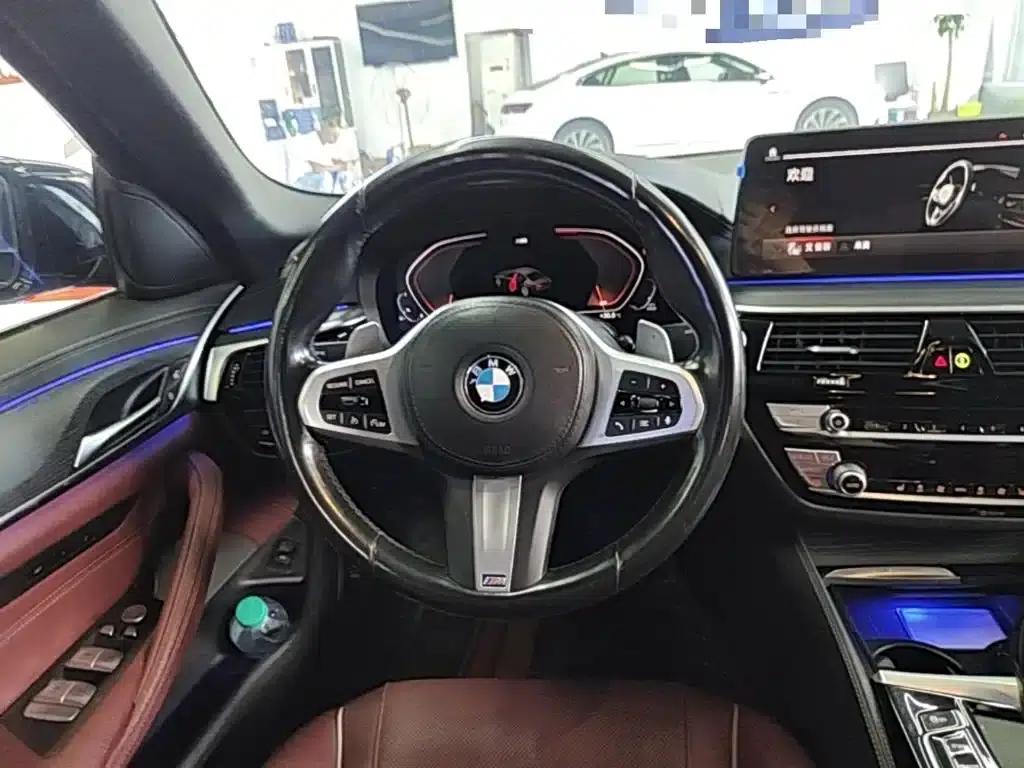 2022 BMW 5 Series Facelift 530Li Leading Edition M Sport Package — миниатюра 11