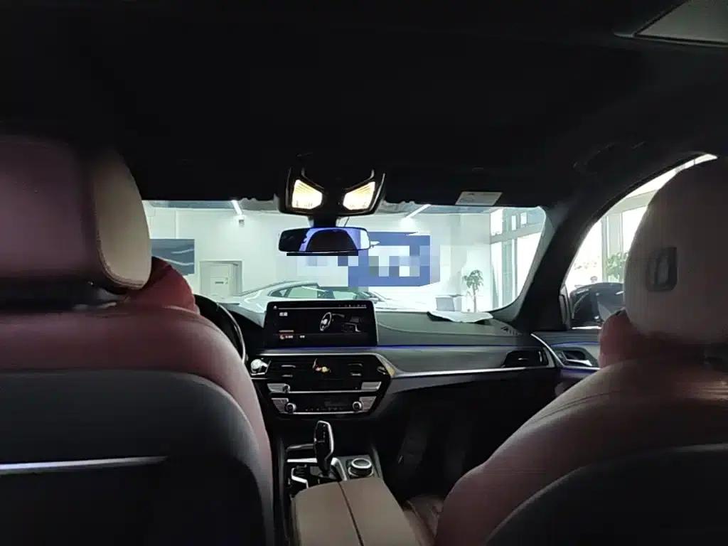 2022 BMW 5 Series Facelift 530Li Leading Edition M Sport Package — миниатюра 18