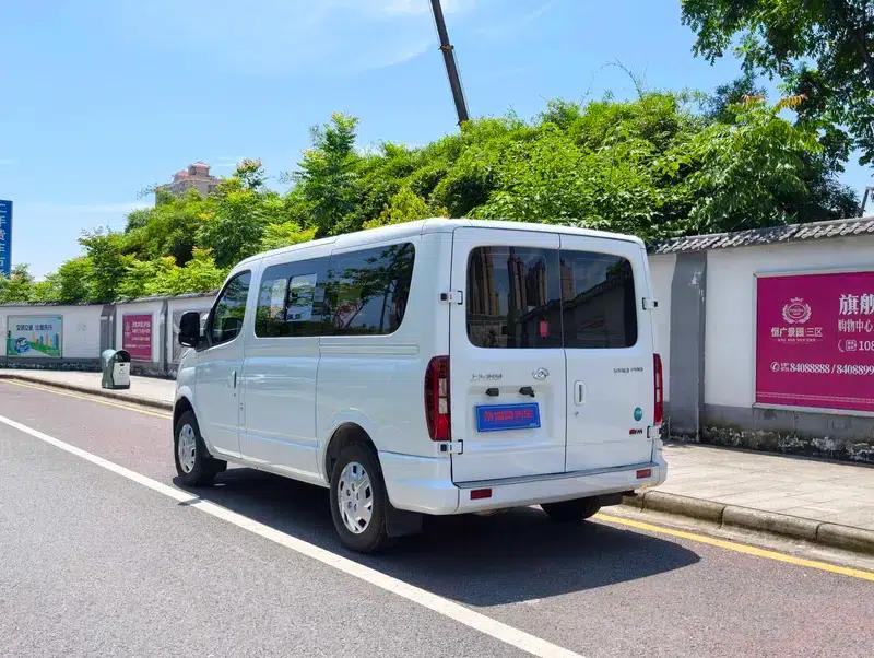Xintu V80 2025 PRO 2.0T 9AT Aoyuntong Short Wheelbase Ultra-Low Roof 147Ps 5/6 Seats — миниатюра 4