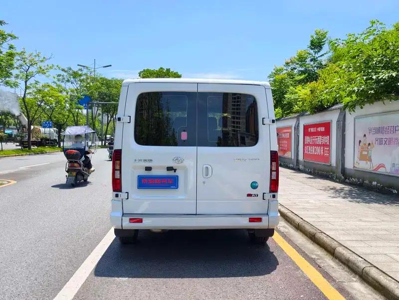 Xintu V80 2025 PRO 2.0T 9AT Aoyuntong Short Wheelbase Ultra-Low Roof 147Ps 5/6 Seats — миниатюра 5
