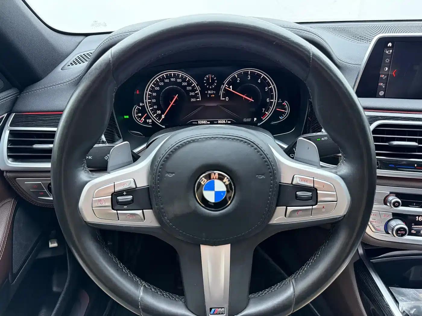 2018 BMW 7 Series 730Li Leading Edition M Sport Package — миниатюра 12