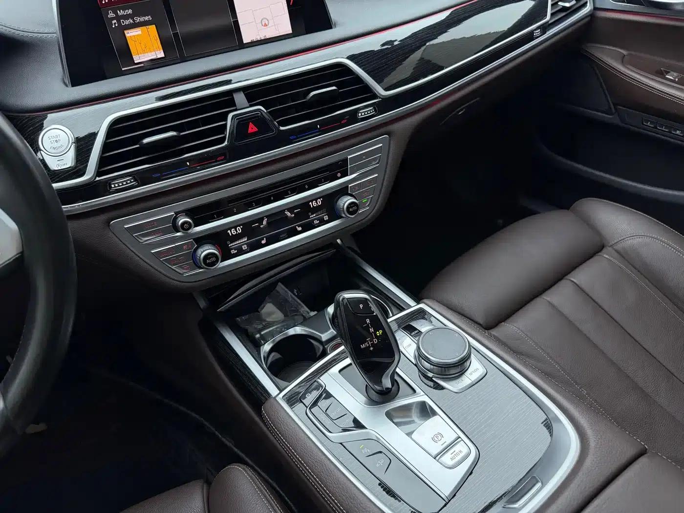 2018 BMW 7 Series 730Li Leading Edition M Sport Package — миниатюра 14