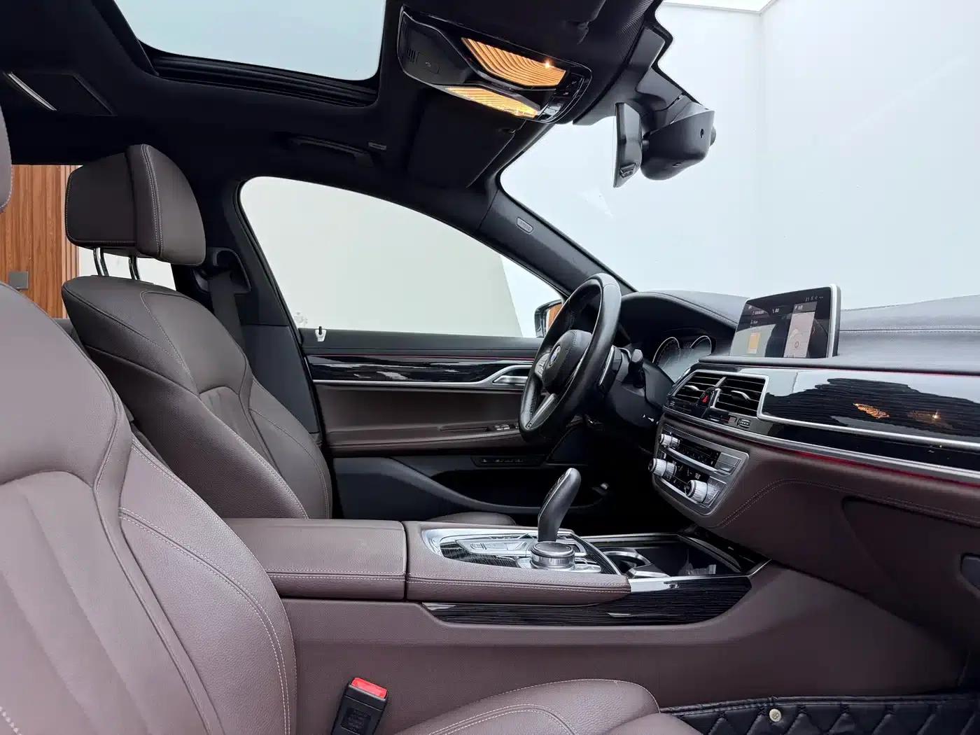 2018 BMW 7 Series 730Li Leading Edition M Sport Package — миниатюра 15
