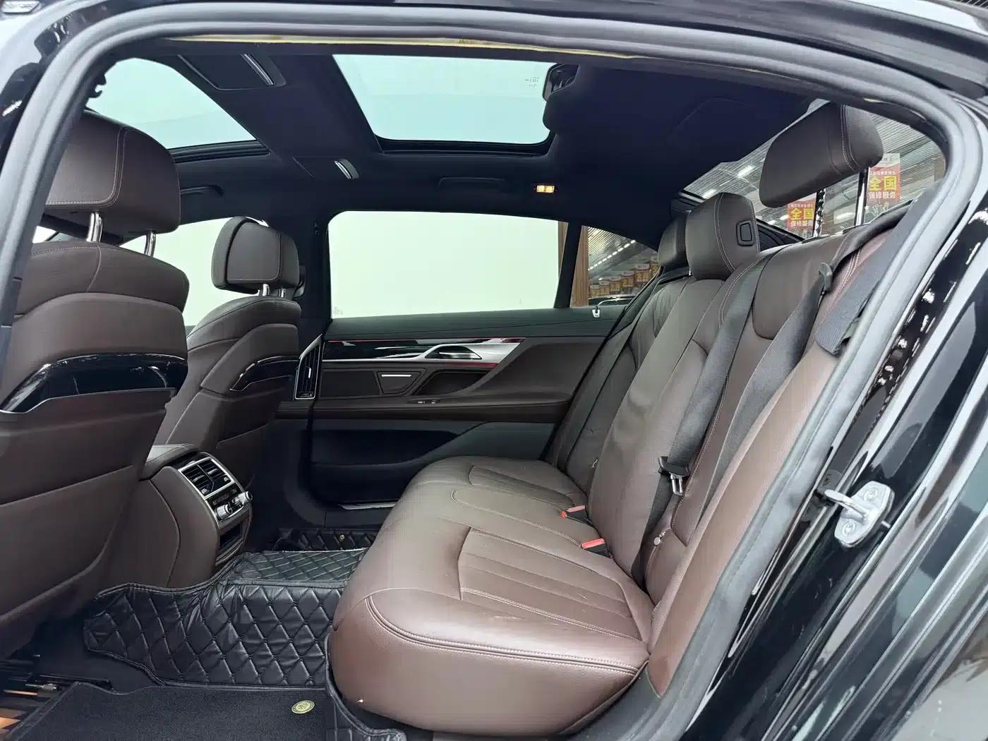 2018 BMW 7 Series 730Li Leading Edition M Sport Package — миниатюра 19