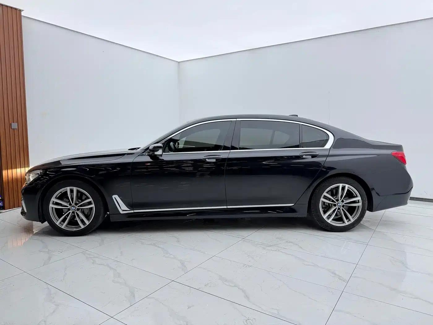 2018 BMW 7 Series 730Li Leading Edition M Sport Package — миниатюра 3