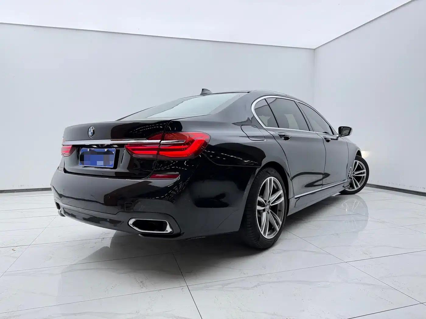 2018 BMW 7 Series 730Li Leading Edition M Sport Package — миниатюра 4