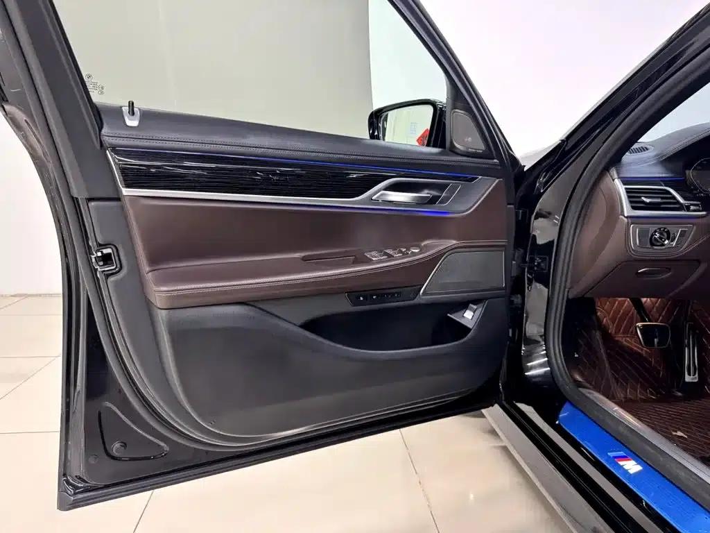 2021 BMW 7 Series 730Li M Sport Package — миниатюра 8
