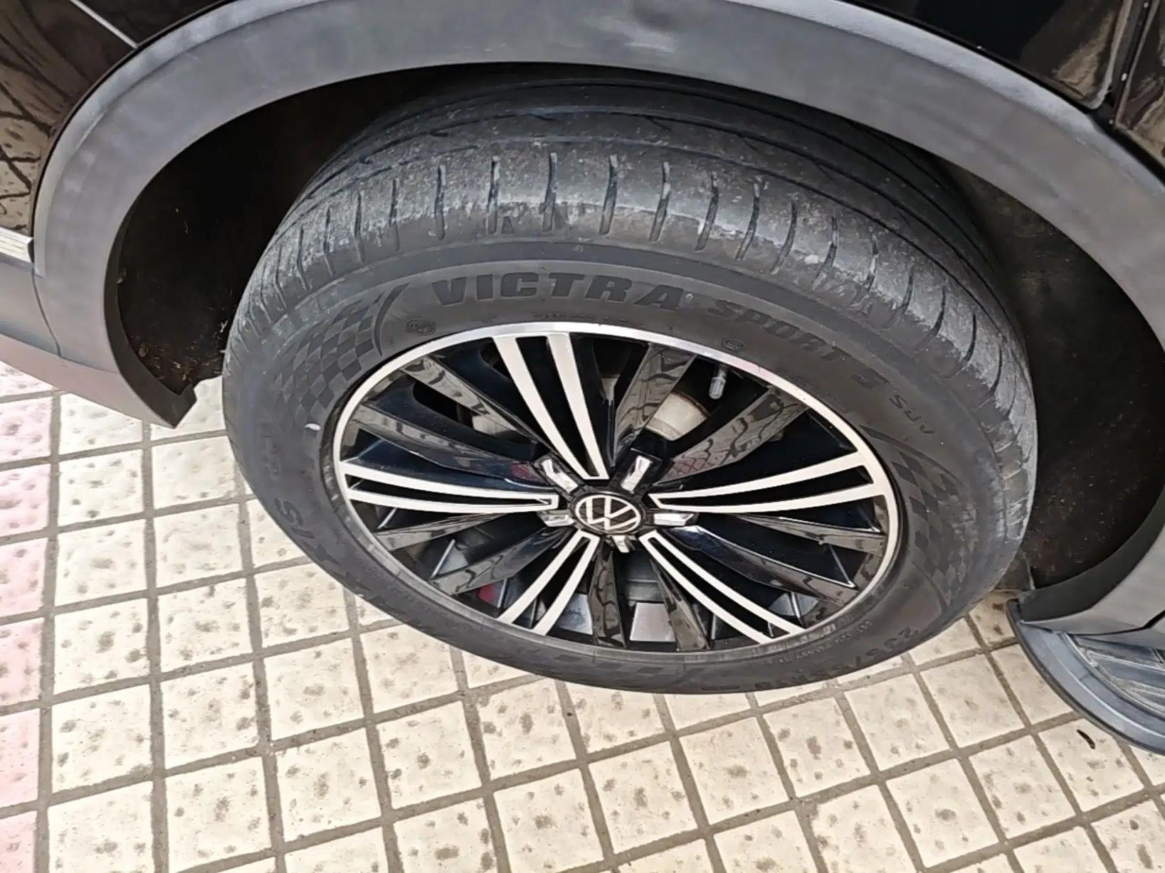 Volkswagen Tiguan L 2021 330TSI Automatic Two-Wheel Drive Smart Edition — миниатюра 11