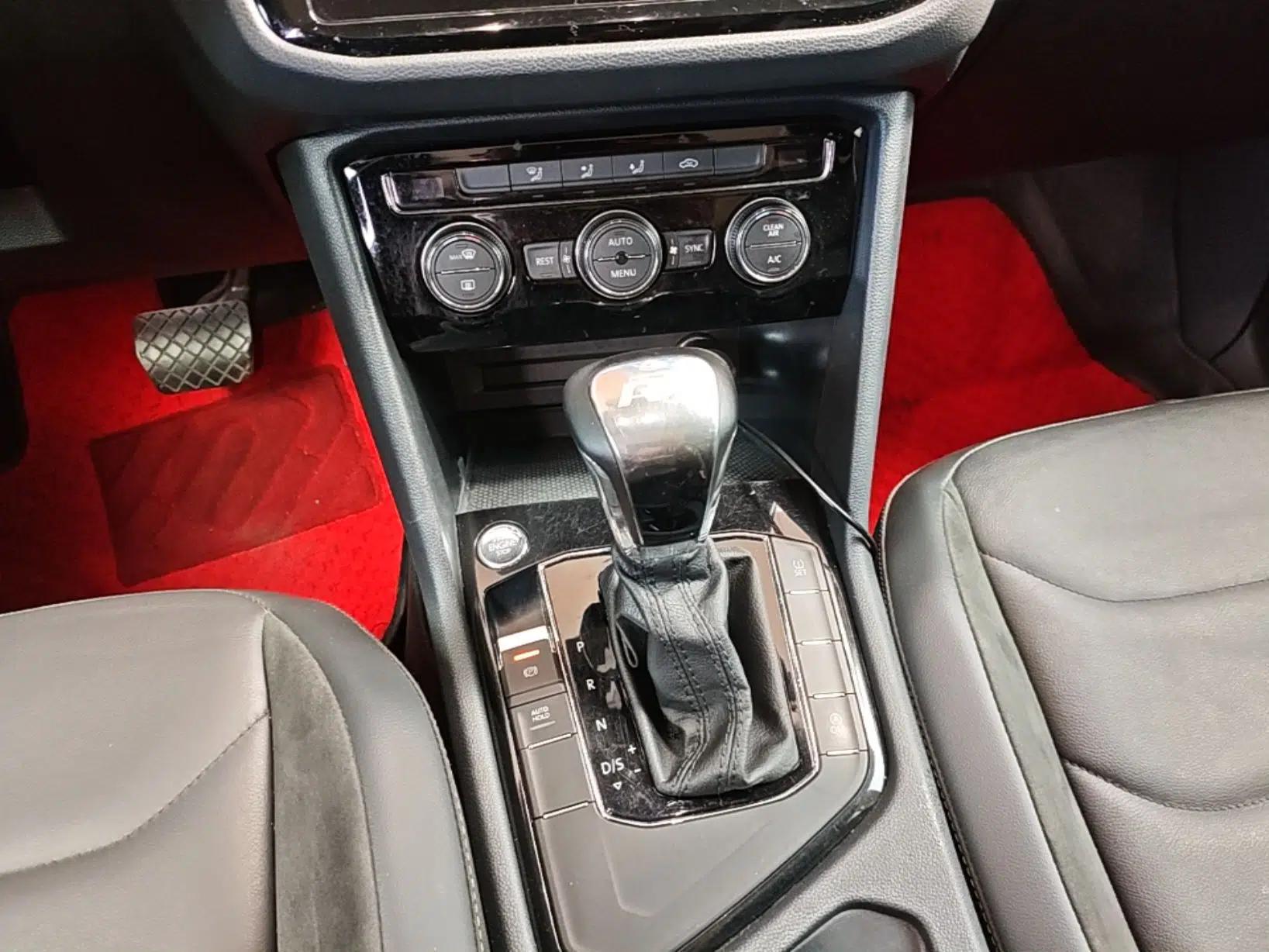 Volkswagen Tiguan L 2021 330TSI Automatic Two-Wheel Drive Smart Edition — миниатюра 16