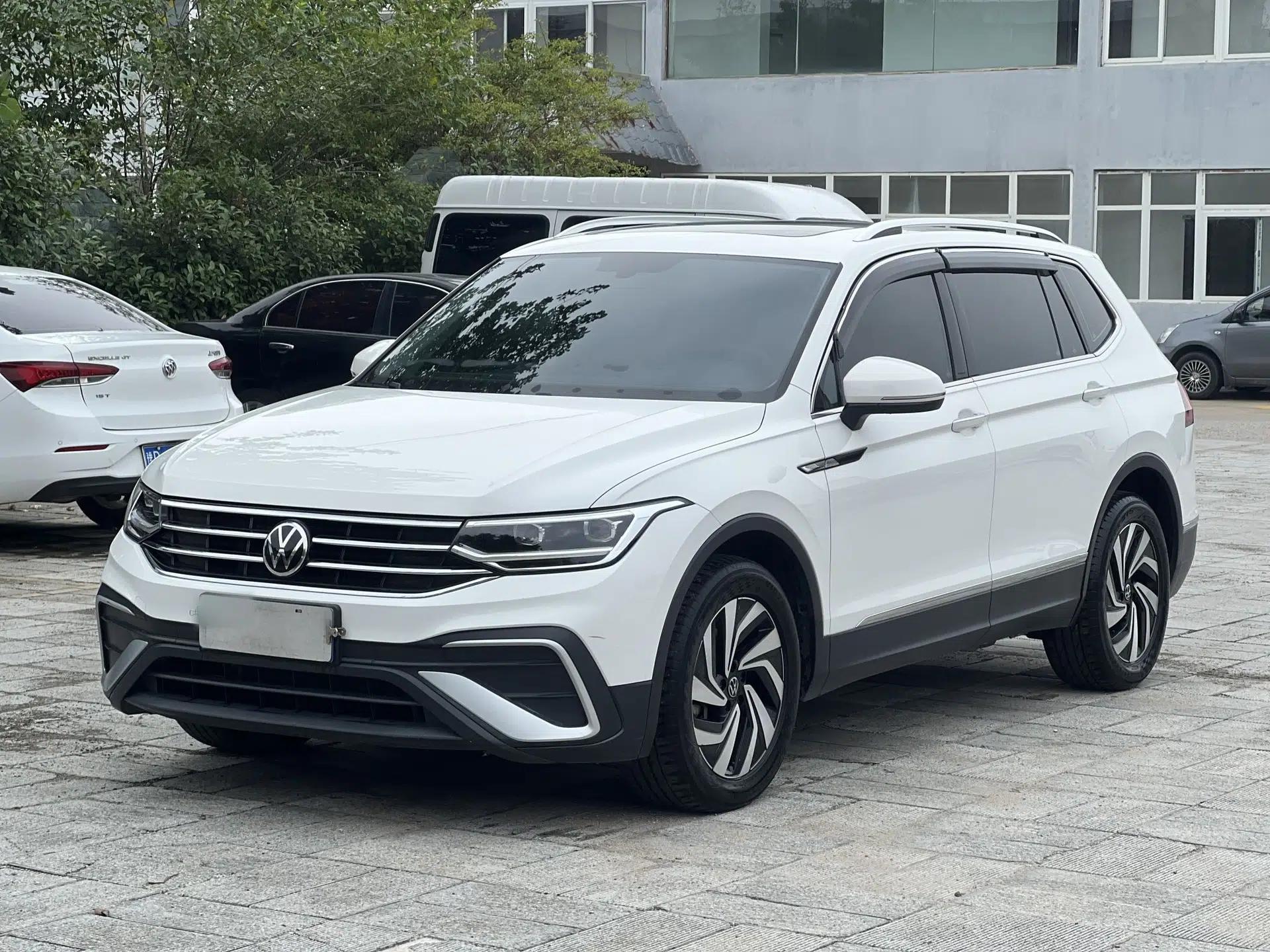 Volkswagen Tiguan L 2022 330TSI Automatic Two-Wheel Drive Smart Edition — миниатюра 1