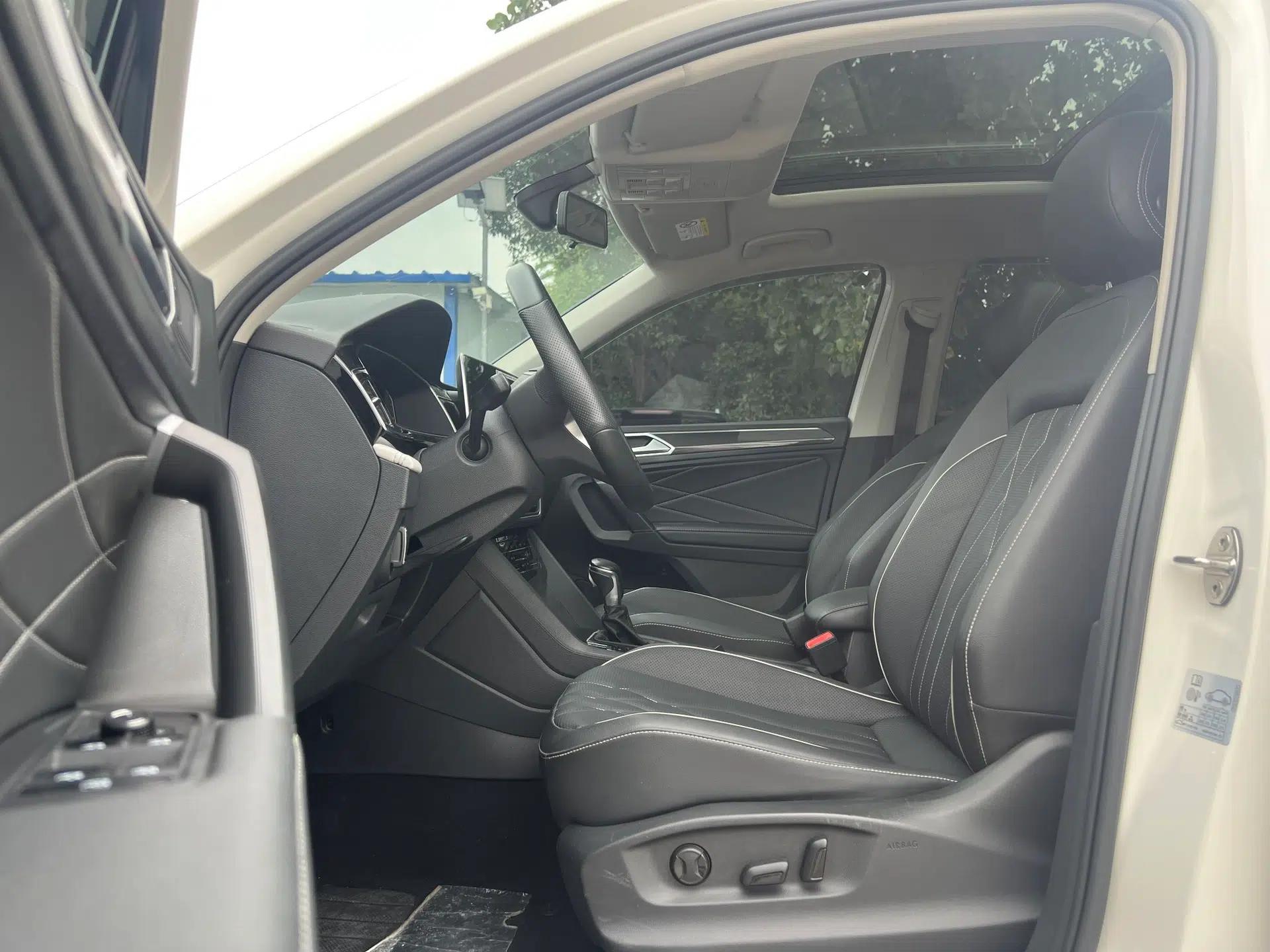Volkswagen Tiguan L 2022 330TSI Automatic Two-Wheel Drive Smart Edition — миниатюра 12