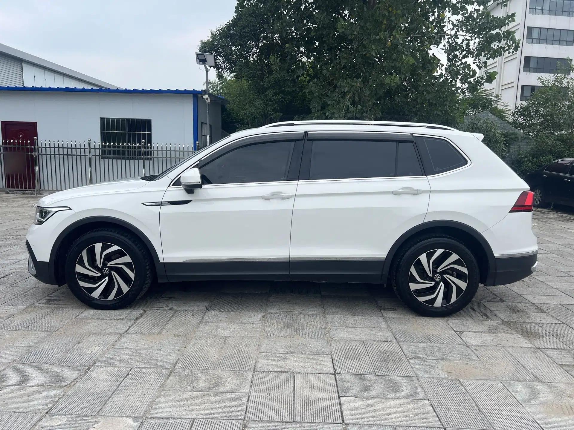 Volkswagen Tiguan L 2022 330TSI Automatic Two-Wheel Drive Smart Edition — миниатюра 4