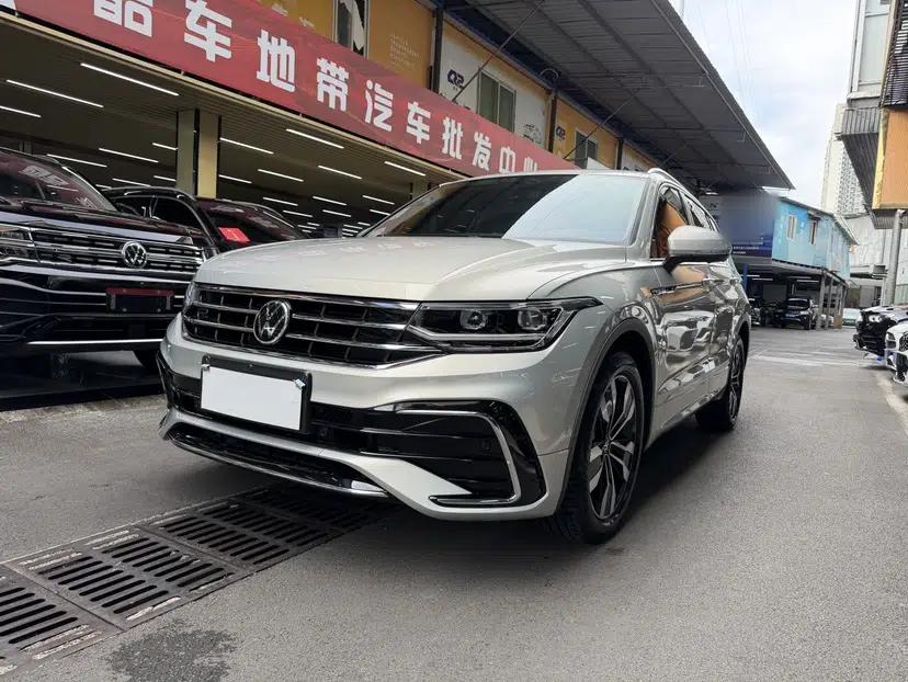 Volkswagen Tiguan L 2022 330TSI Automatic Two-Wheel Drive R-Line Enhanced Edition — миниатюра 1