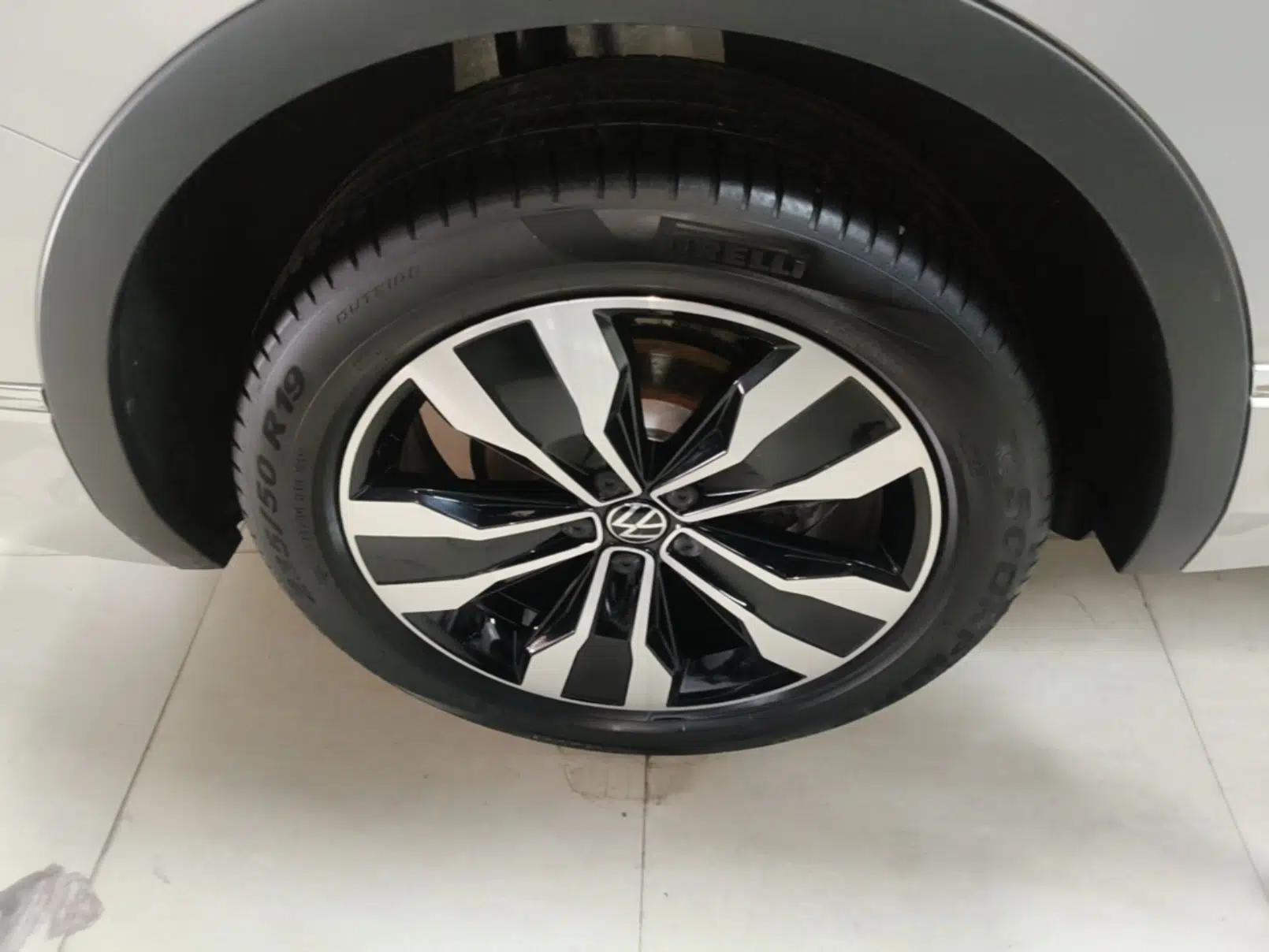 Volkswagen Tiguan L 2022 330TSI Automatic Two-Wheel Drive R-Line Enhanced Edition — миниатюра 11