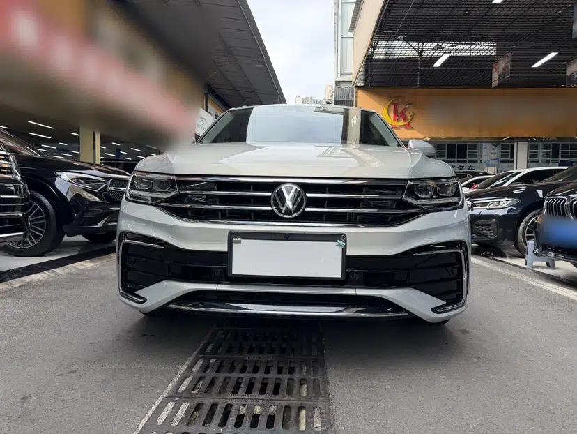 Volkswagen Tiguan L 2022 330TSI Automatic Two-Wheel Drive R-Line Enhanced Edition — миниатюра 12