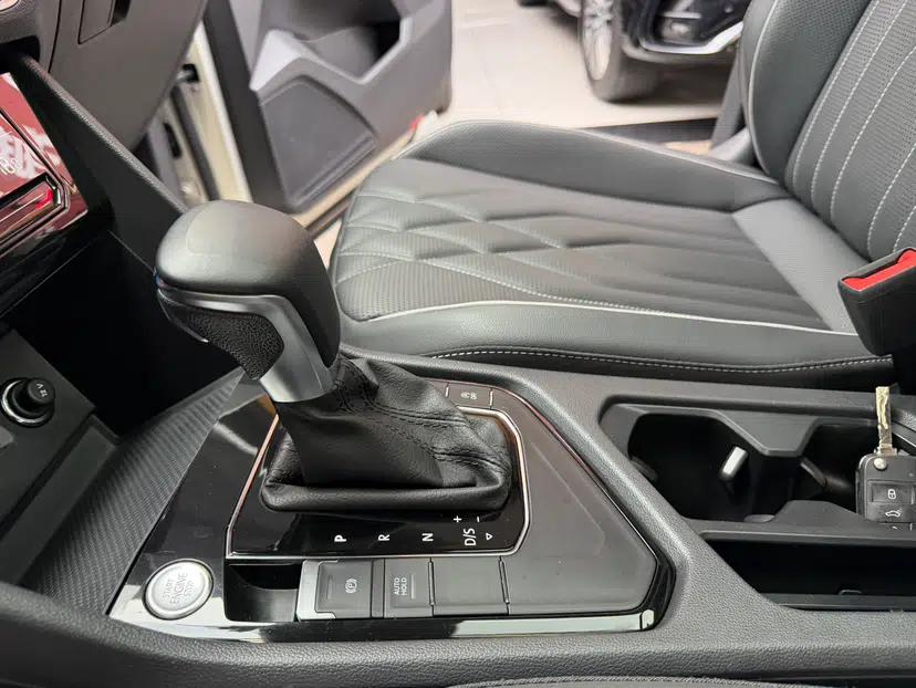 Volkswagen Tiguan L 2022 330TSI Automatic Two-Wheel Drive R-Line Enhanced Edition — миниатюра 21